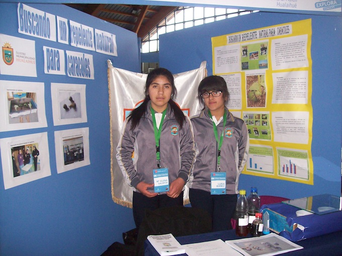 María Elena Saldivia y Luisa Ibáñez, de la Escuela Rural Aulen
