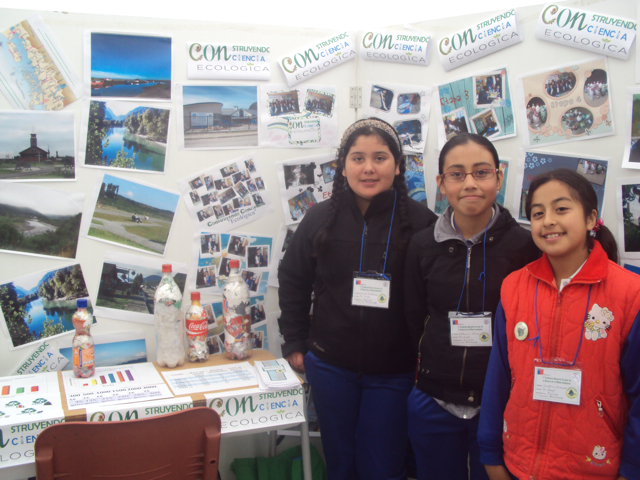 Representantes del proyecto Constructores de la Basura de Contao
