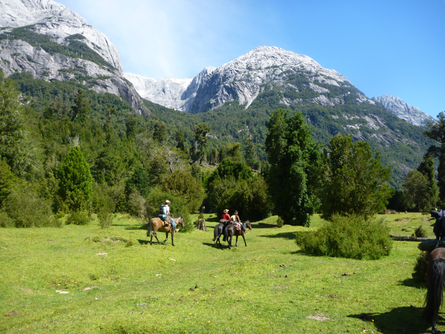 Cabalgata en el Valle del Río Cochamó